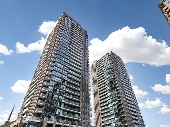 Property Photo:  2 Sonic Way 2912  ON M1H 3G3 