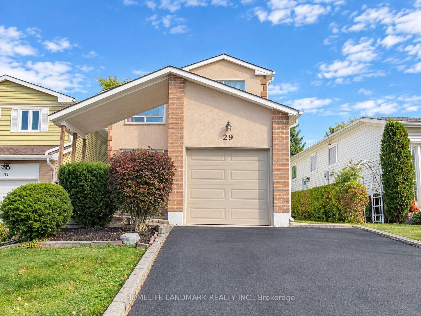 Property Photo:  29 Snowshoe Crescent  ON L3T 4M7 