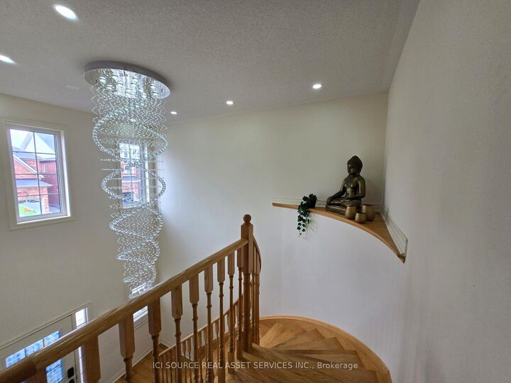 Property Photo:  376 Bessborough Drive  ON L9T 8P6 