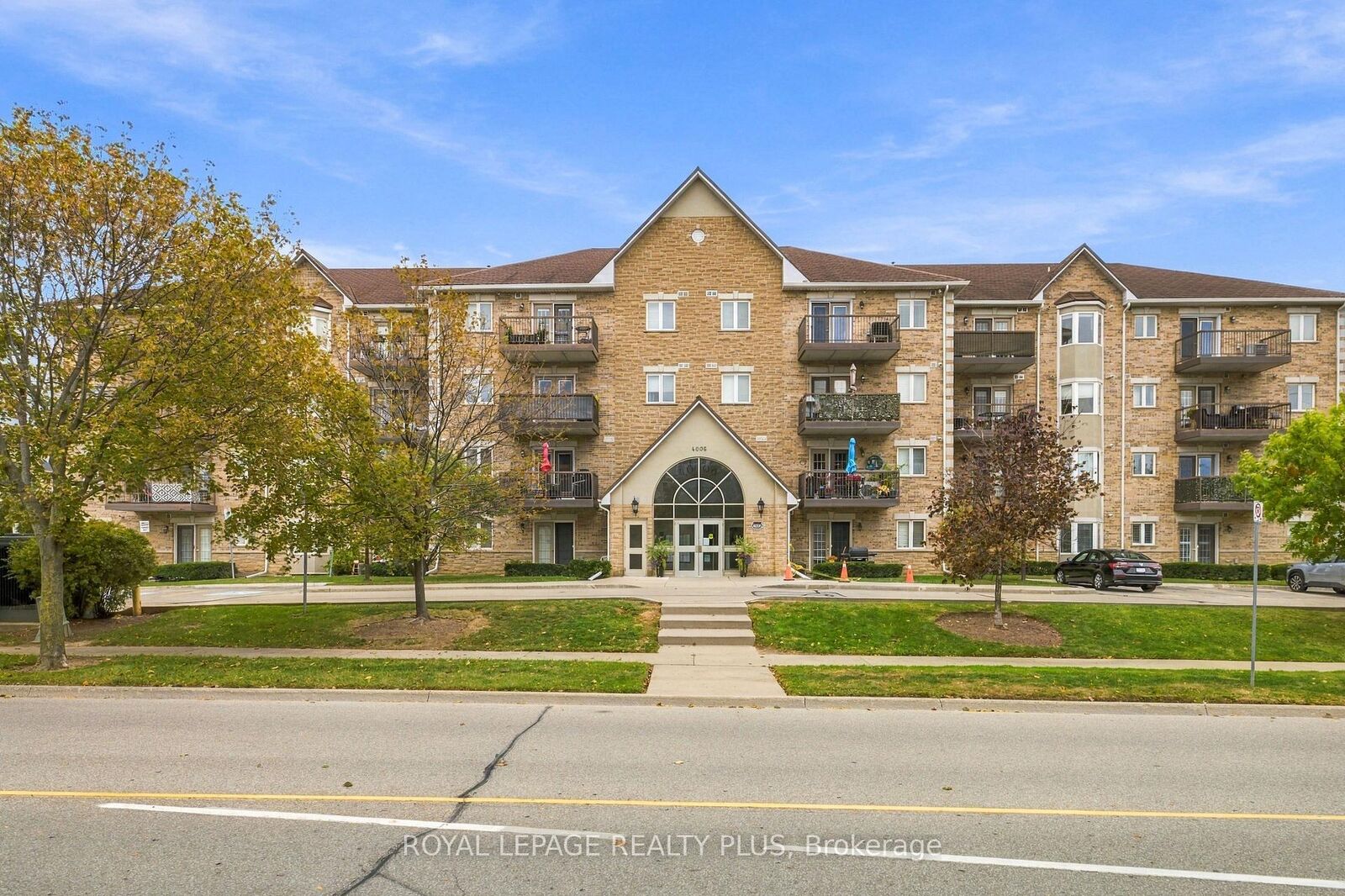 Property Photo: 4006 Kilmer Drive 406 ON L7M 4W4
