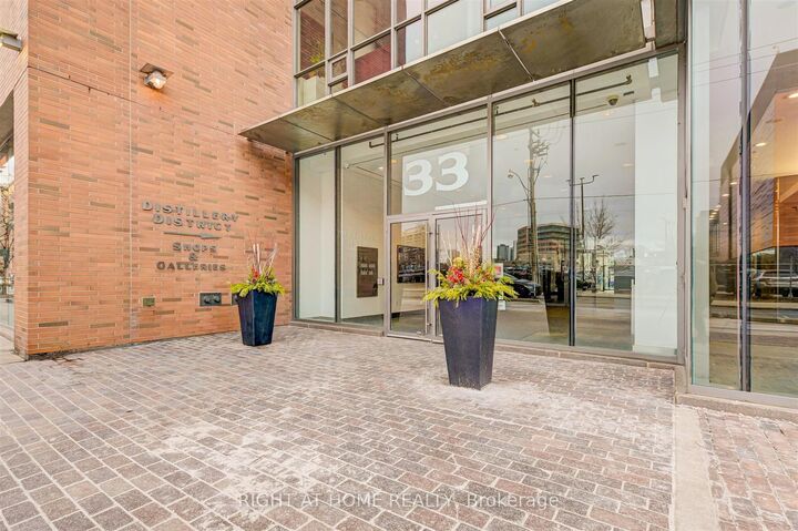 Property Photo:  33 Mill Street 1709  ON M5A 3R3 