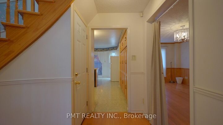 Property Photo:  26 Dartmoor Drive Main  ON M1E 5B2 