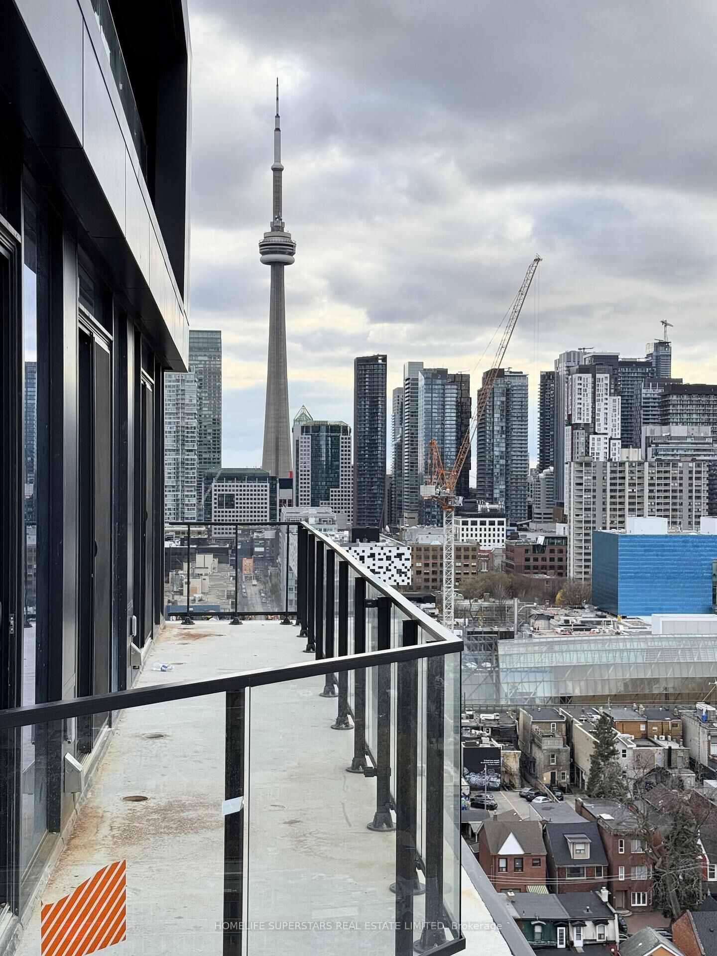 Property Photo:  195 McCaul Street 1713  ON M5T 0E5 