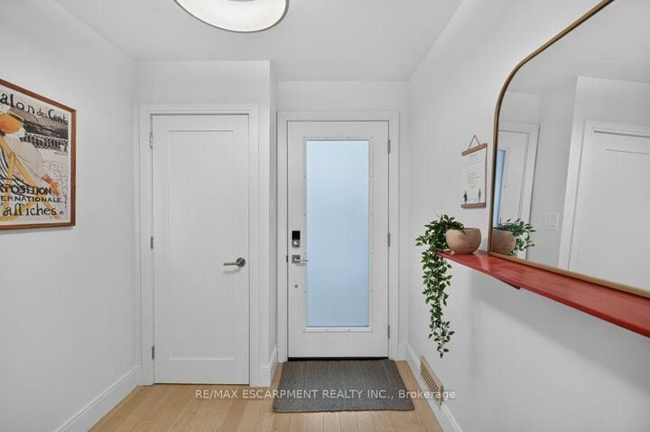 Property Photo:  7 Briar Lane  ON L9H 6E8 