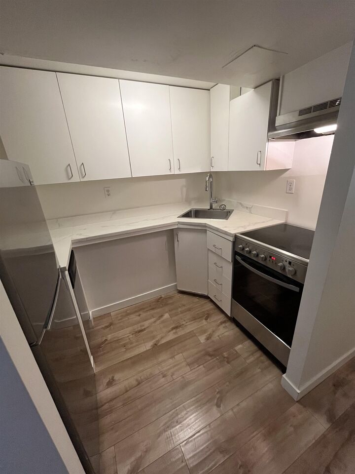 Property Photo:  3371 Chesterfield Avenue  BC V7N 3N2 