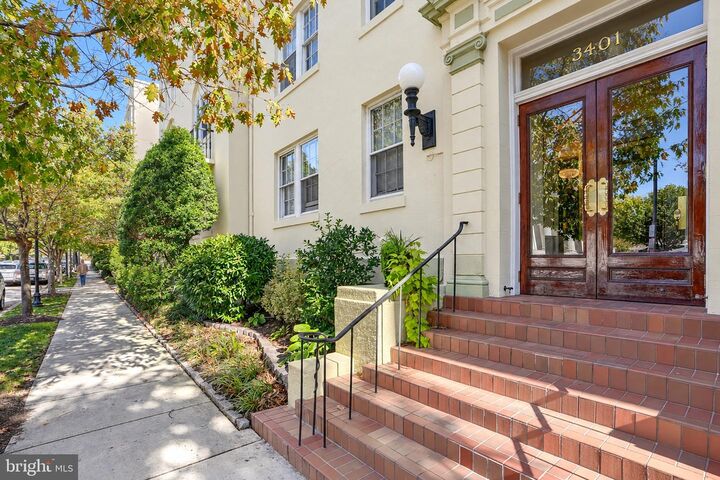 Property Photo: 3401 Greenway 302 MD 21218
