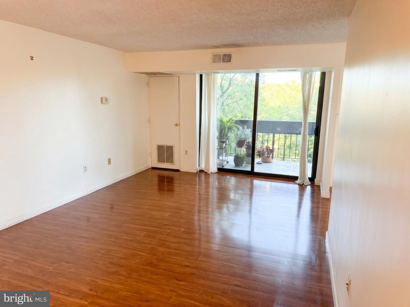 Property Photo:  5300 Holmes Run Parkway 307  VA 22304 