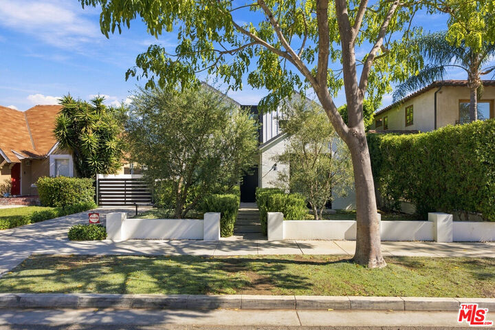 Property Photo:  220 S Wetherly Dr  CA 90211 