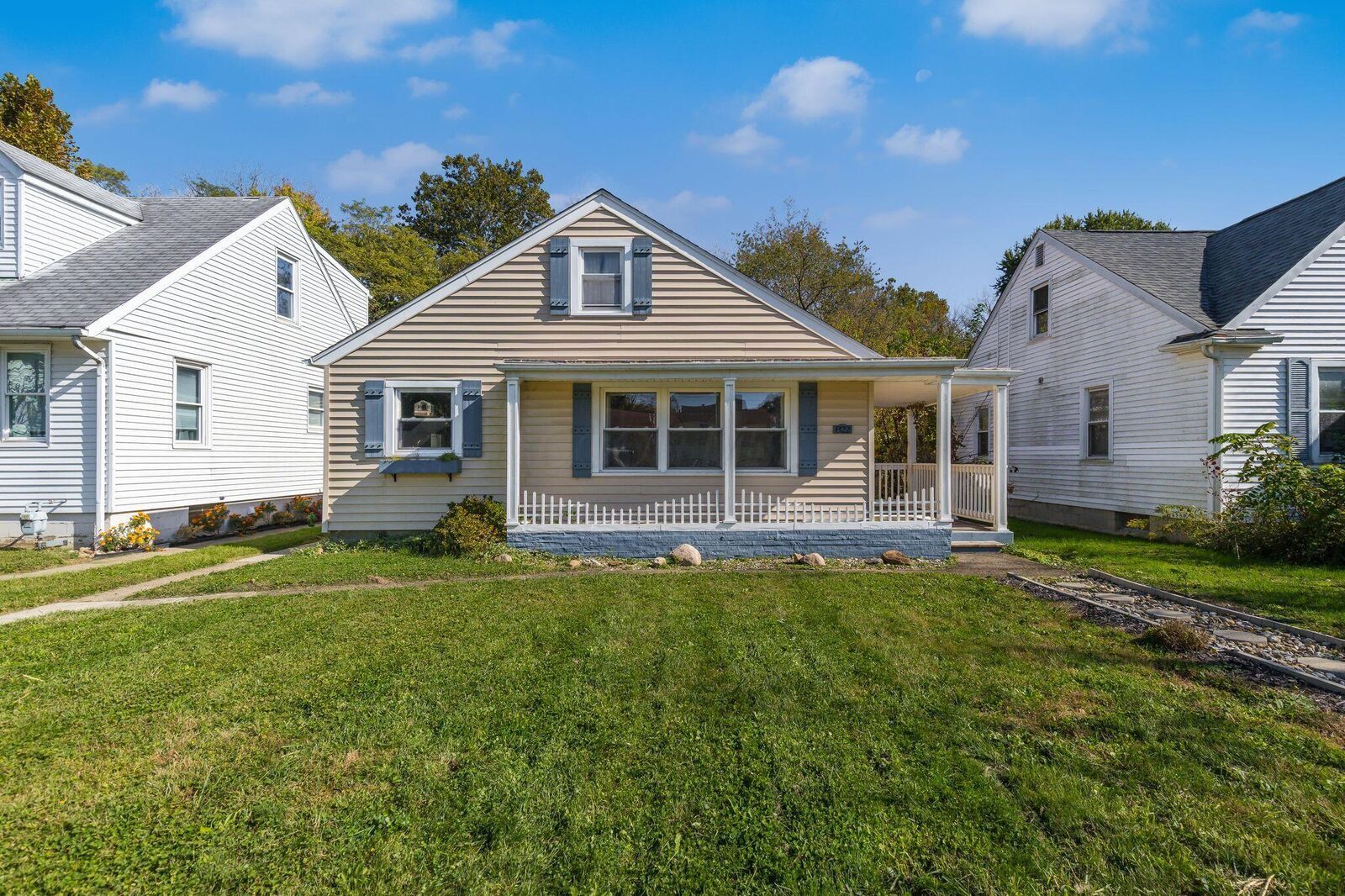 Property Photo:  822 N Eastwood Avenue  OH 43130 