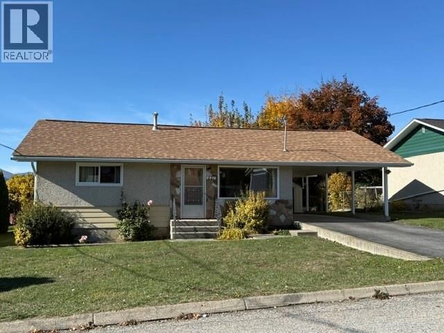 Property Photo:  221 22nd Avenue South  BC V0B 1G5 