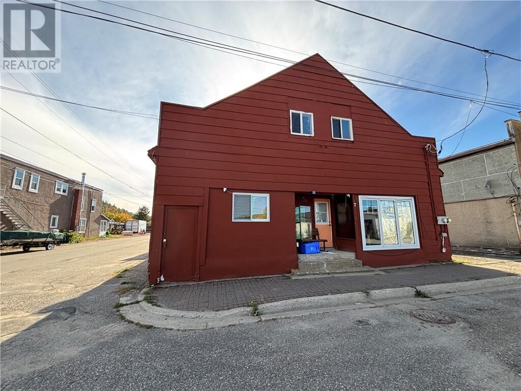 Property Photo:  7 Second Avenue Unit# Upper  ON P0M 1M0 