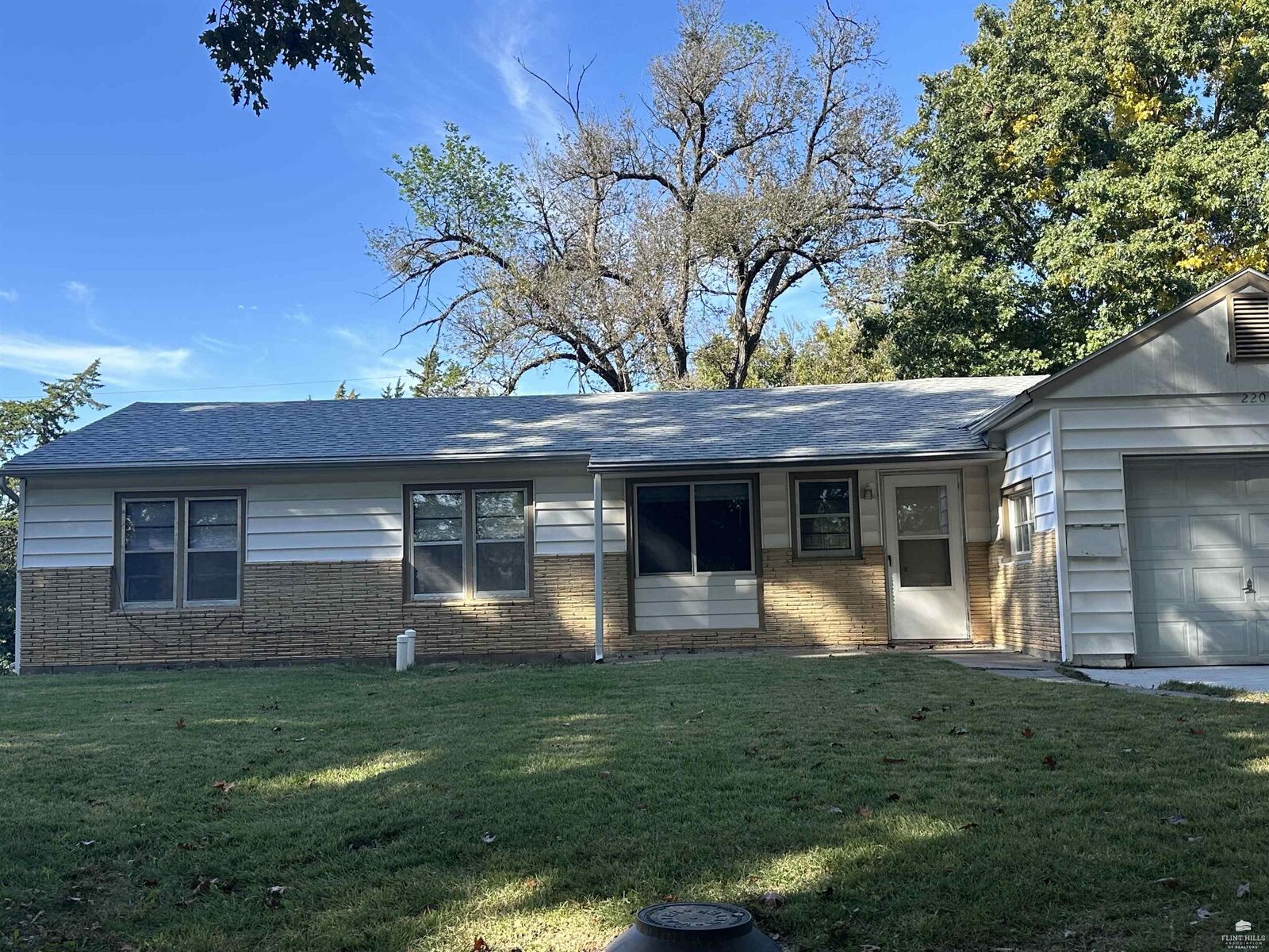 Property Photo: 220 Summit Avenue KS 66502