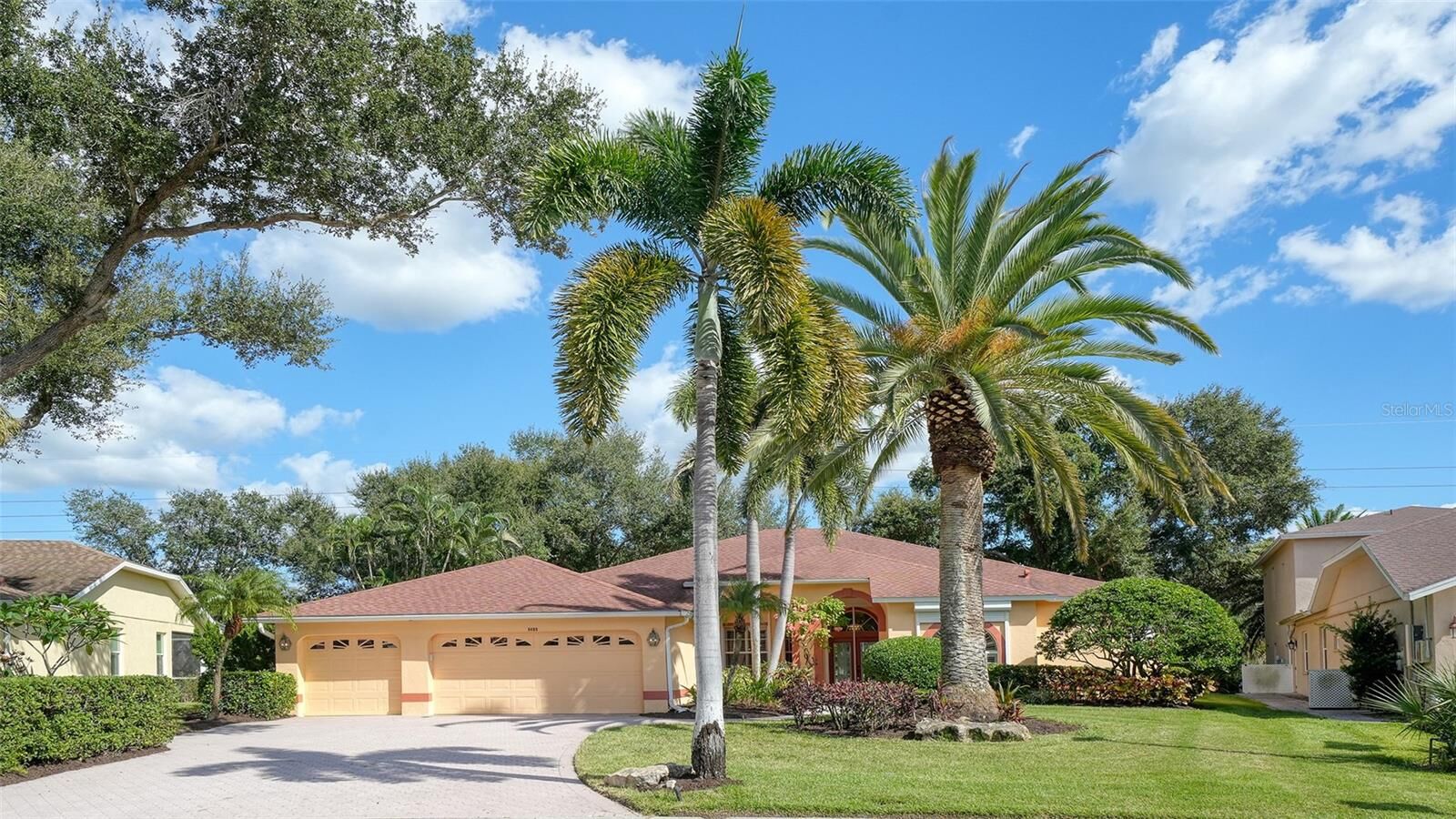 Property Photo: 9488 Hawksmoor Lane FL 34238