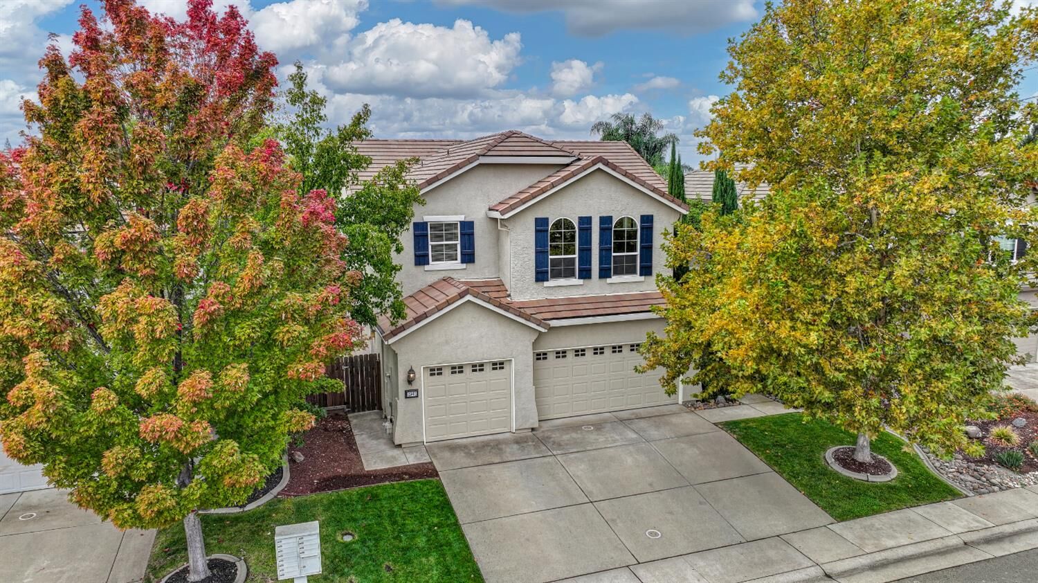 Property Photo:  2942 Cardinal Drive  CA 95648 