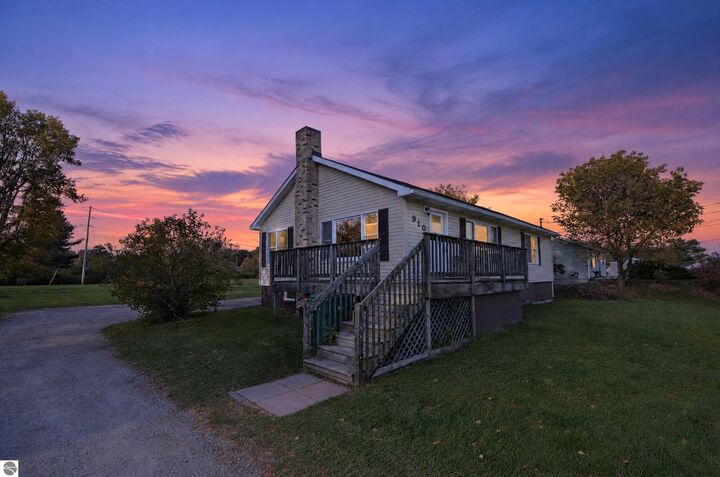 Property Photo:  910 W Lake Street  MI 48763 