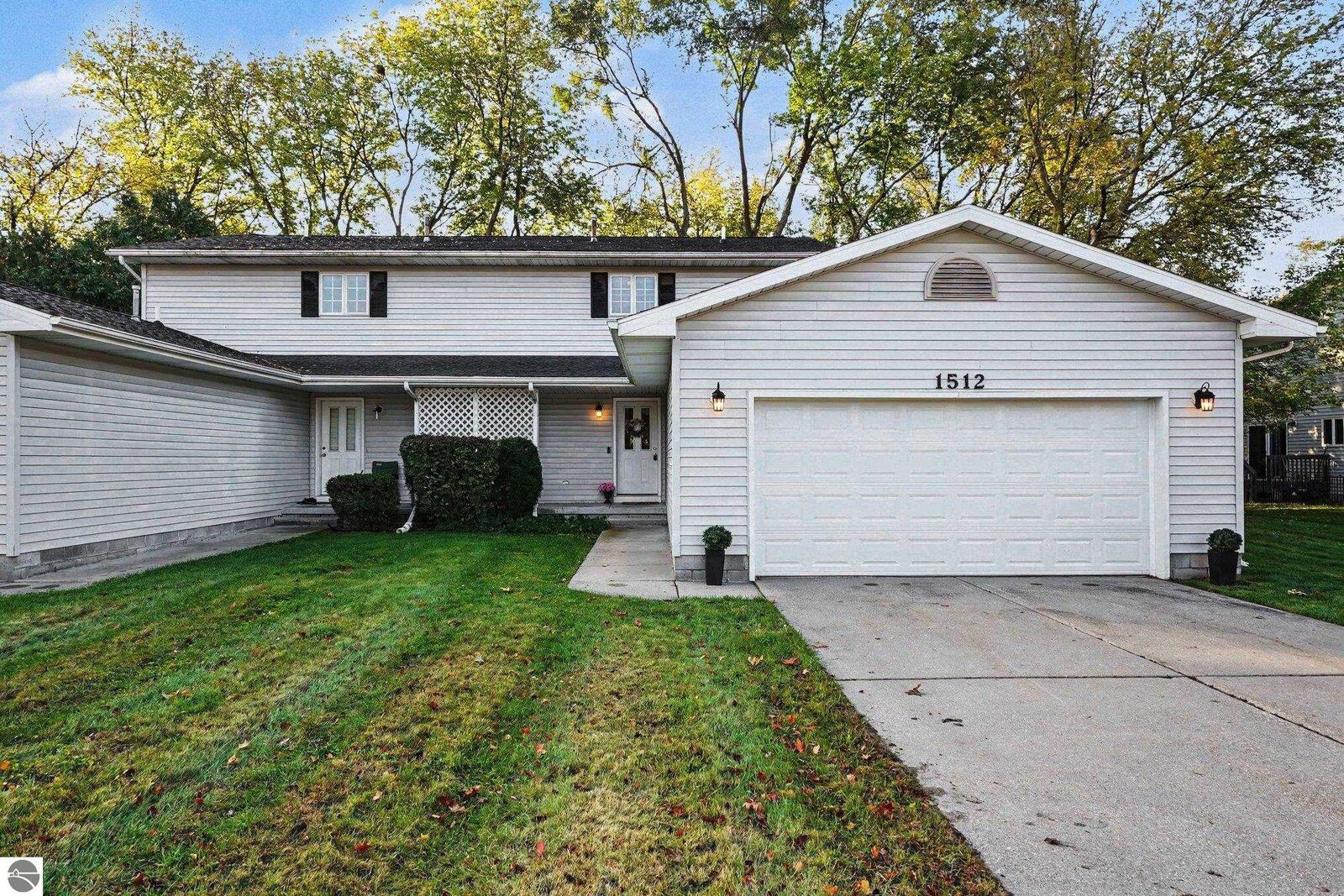 Property Photo:  1512 E Gaylord Street  MI 48858 