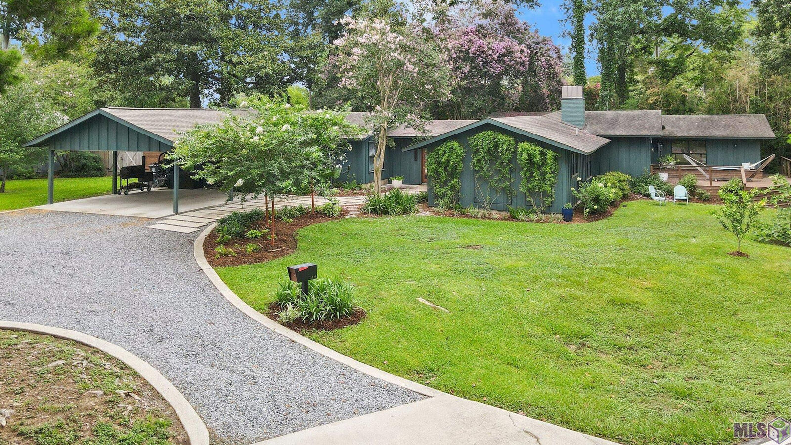 Property Photo:  2425 Fairway Dr  LA 70809 