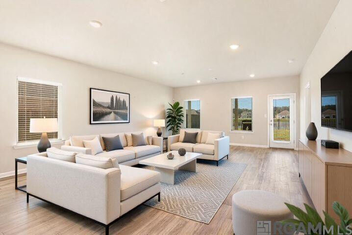 Property Photo: 13800 Wincrest Dr LA 70785