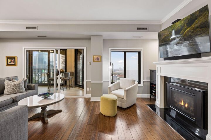 Property Photo:  1235 Yale Place 1307  MN 55403 