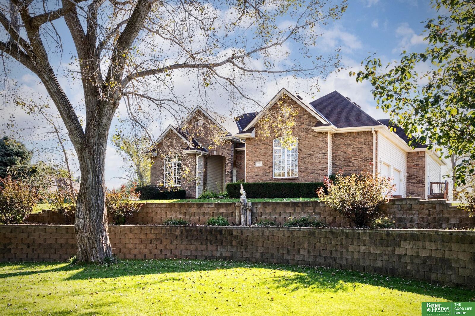 Property Photo: 12403 Cottonwood Lane NE 68059