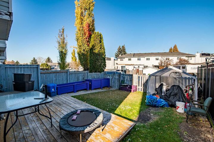 Property Photo:  6 Ellenwood Drive  AB T4R 2E3 
