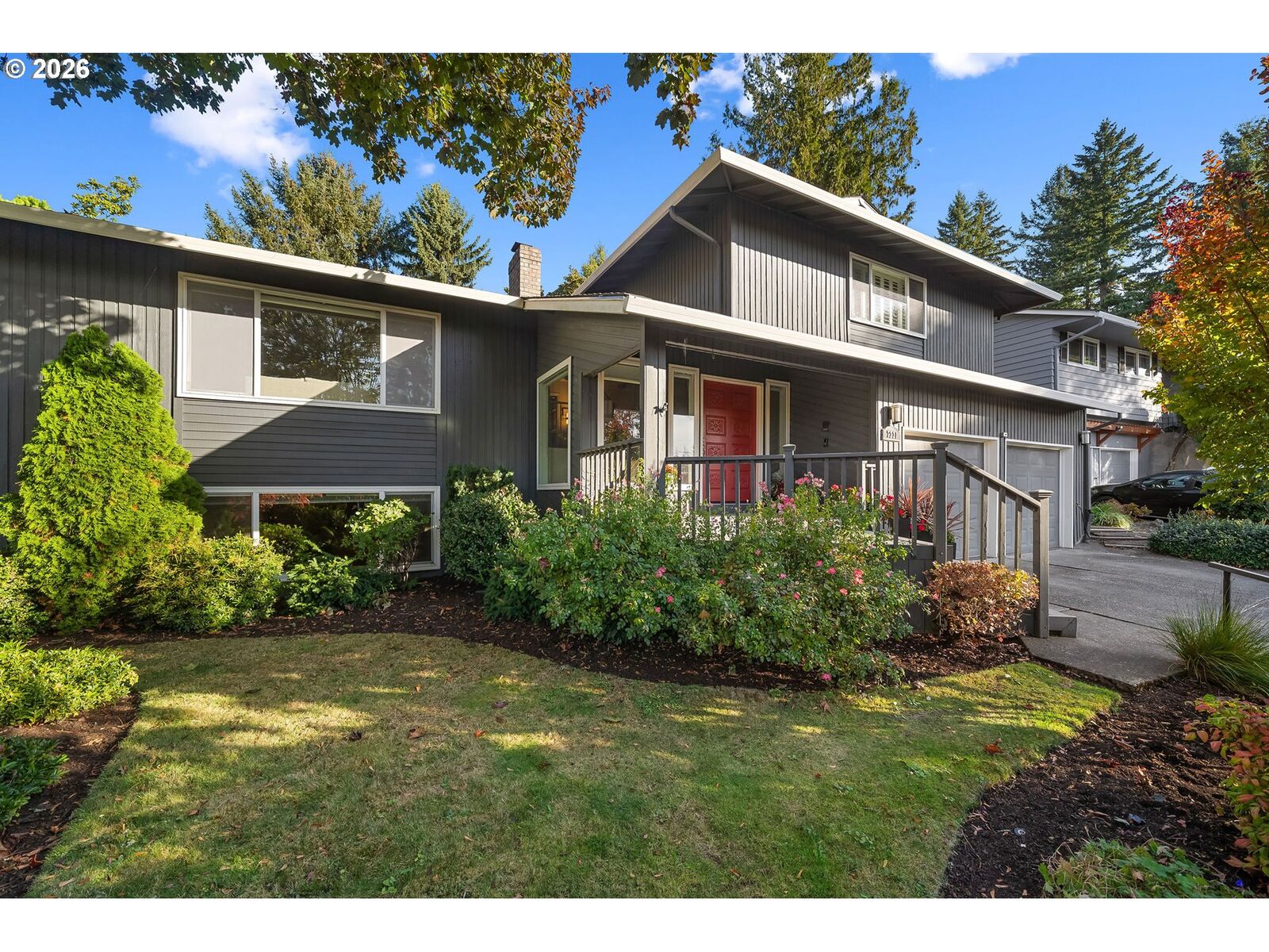 Property Photo: 7221 SW 13th Dr OR 97219