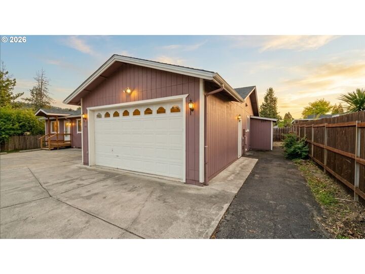 Property Photo: 190 NE Lombardy Dr OR 97470