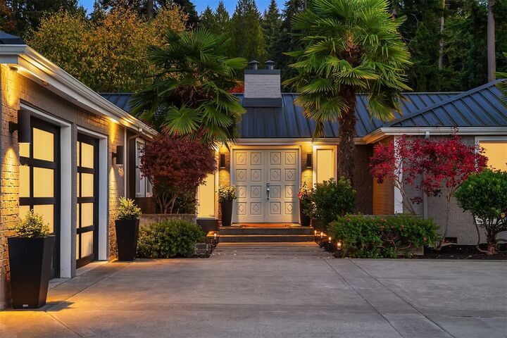 Property Photo: 8712 Talbot Road WA 98026