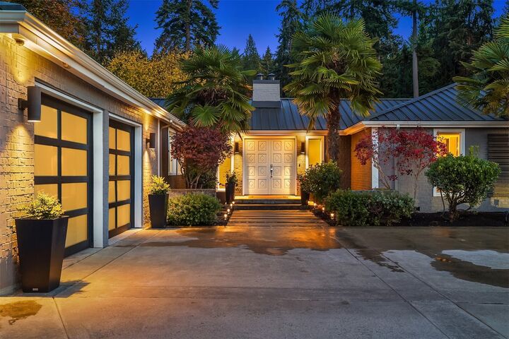 Property Photo:  8712  Talbot Road  WA 98026 