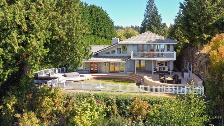 Property Photo:  11812  Marine View Drive  WA 98026 