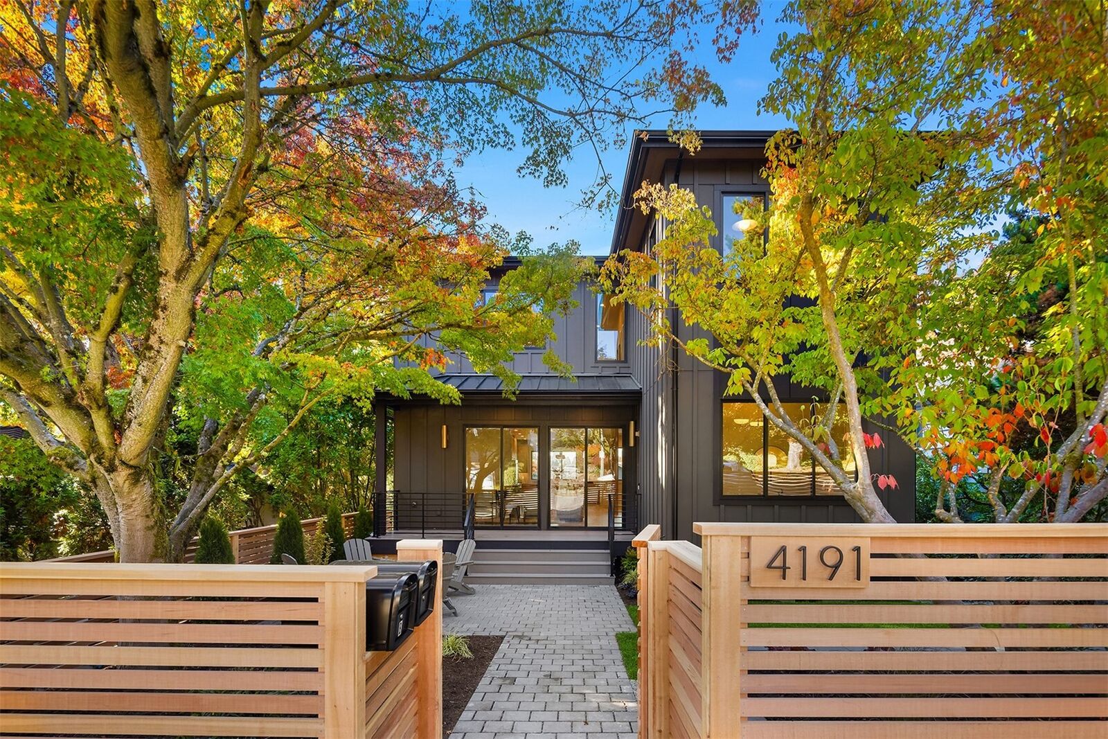 Property Photo:  4191  42nd Avenue NE  WA 98105 