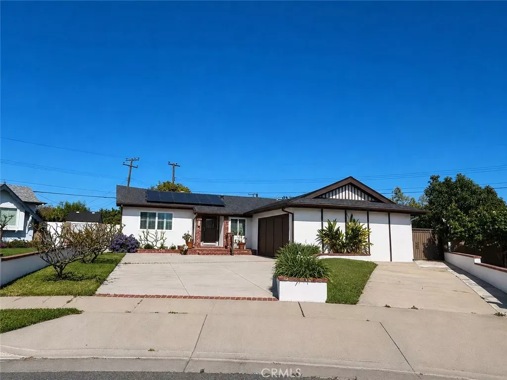 Property Photo: 14842 Deanann CA 92683