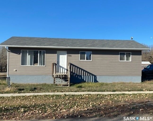 Property Photo:  320 4th Avenue  SK S0L 0V0 