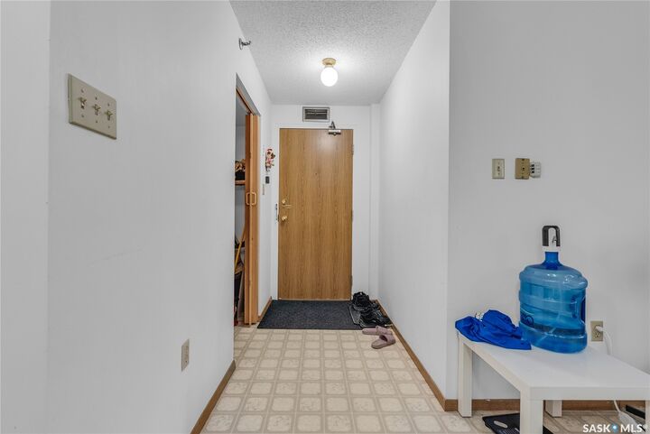 Property Photo: 405 5th Avenue N 305 SK S7K 6Z3