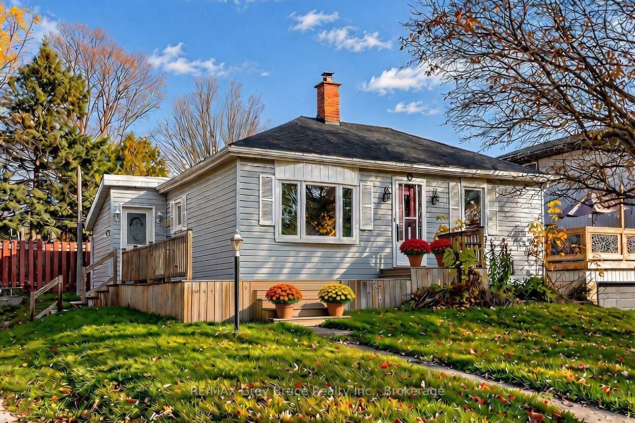 Property Photo:  14 3rd Street NW  ON N0G 1L0 