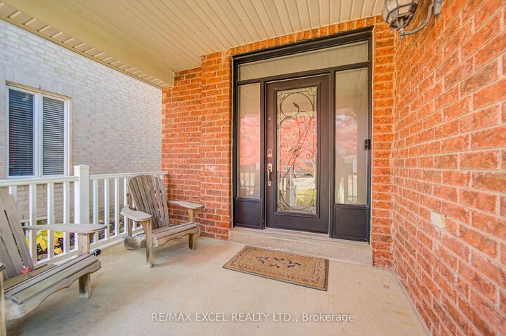 Property Photo:  202 West Lawn Crescent  ON L4A 0B4 