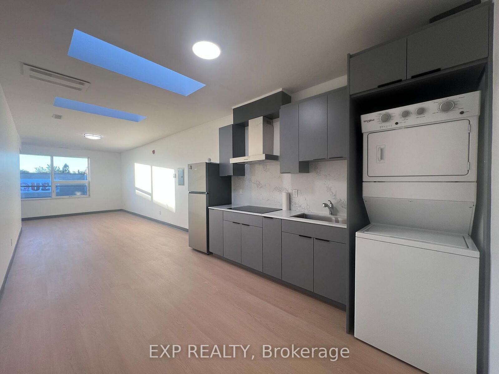 Property Photo:  264-268 Ottawa Street N 4  ON L8H 3Z9 