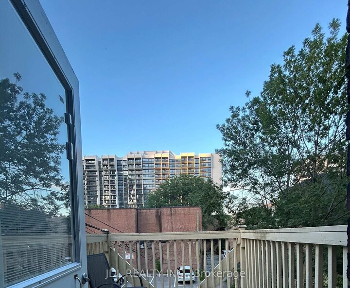 Property Photo:  3 Pembroke St Street Two-Bedroom-Unit 2ndfloor  ON M5A 2N6 