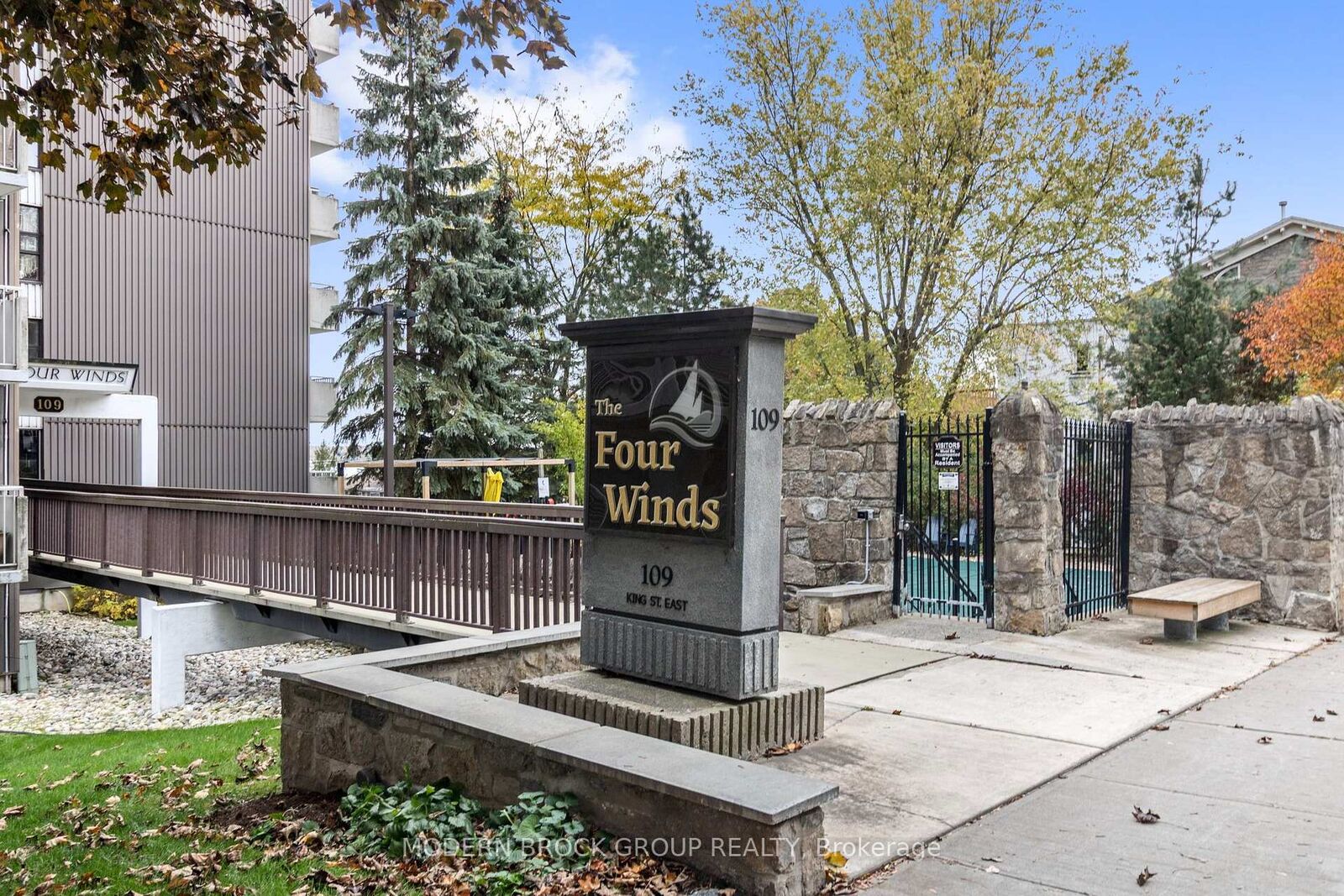 Property Photo:  109 King Street E 902  ON K6V 1B8 