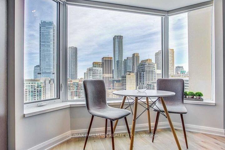 Property Photo:  155 Yorkville Avenue 2307  ON M5R 1C4 