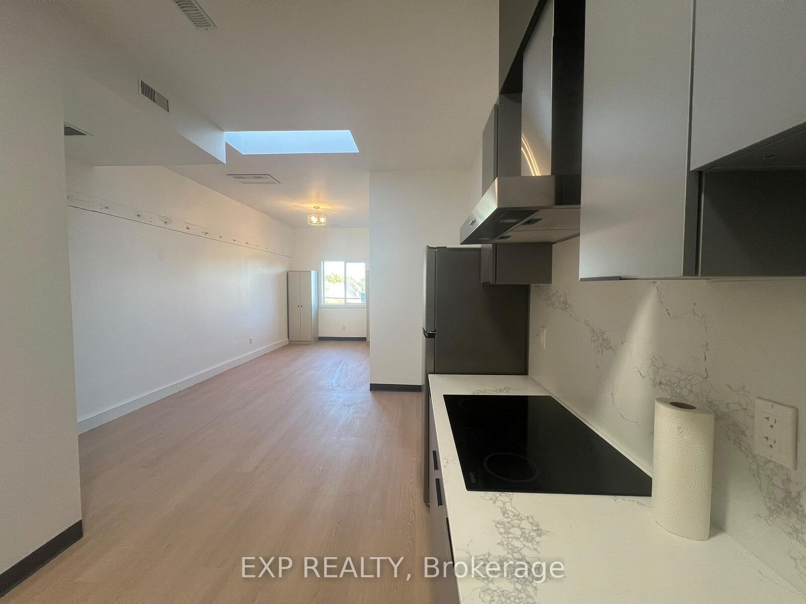 Property Photo:  264-268 Ottawa Street N 3  ON L8H 3Z9 