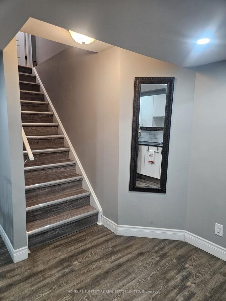 Property Photo:  8134 Buckeye Crescent Lower  ON L2H 0N8 