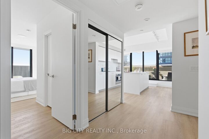 Property Photo: 36 Brentcliffe Road 717 ON M4G 0E1