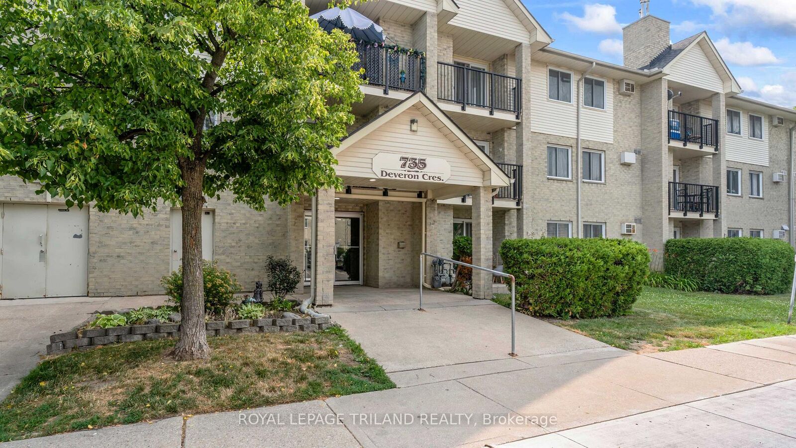 Property Photo:  735 Deveron Crescent 116  ON N5Z 4X8 