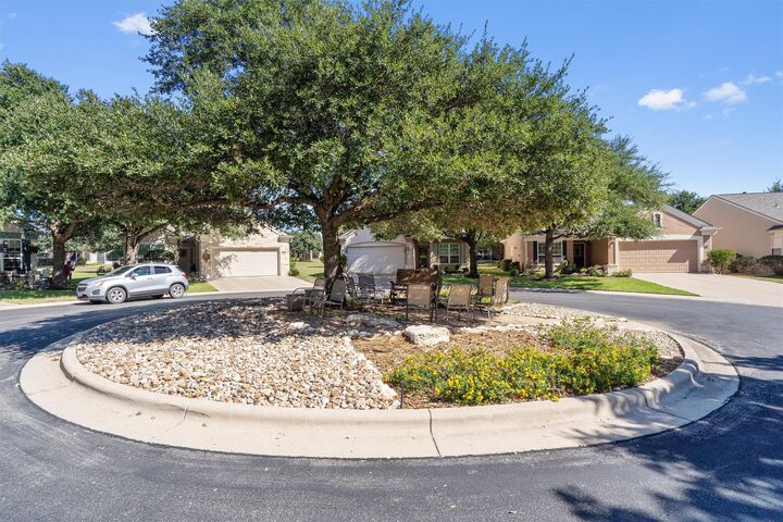 Property Photo:  106 Hummingbird Cove  TX 78633 