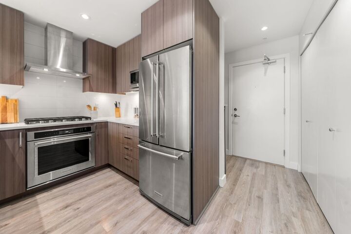 Property Photo: 1788 Gilmore Avenue 909 BC V5C 0L5