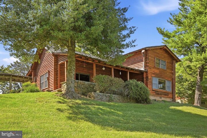 Property Photo:  5702 Merry Oaks Rd Merry Oaks Road  VA 20198 