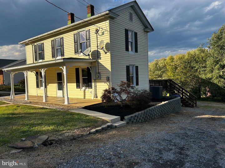 Property Photo: 214 W Duck Street VA 22630
