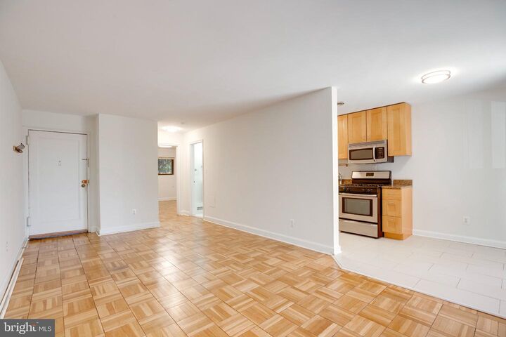 Property Photo:  1565 N Colonial Terrace 204-Z  VA 22209 