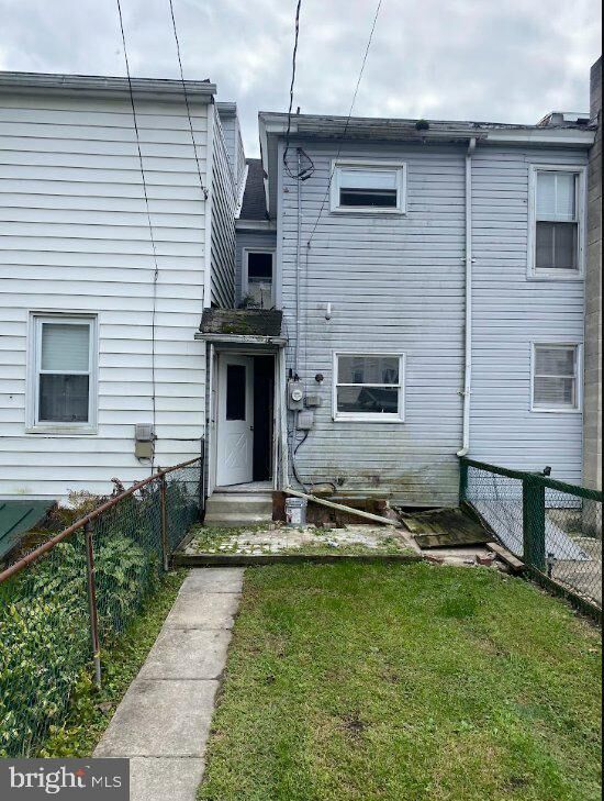 Property Photo:  17 W Walnut Street  PA 17921 